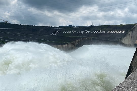 Thủy điện Hoà Bình xả lũ từ 16h chiều nay