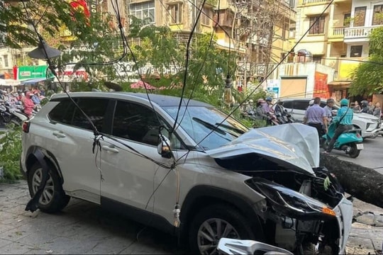 Ô tô tông liên hoàn khiến nhiều người bị thương