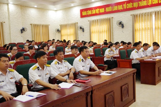 Tòa án Quân chủng Hải quân phổ biến pháp luật cho cán bộ, chiến sĩ