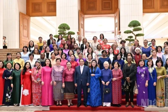 Thủ tướng Phạm Minh Chính và Phu nhân gặp mặt các nhà ngoại giao nữ Việt Nam và quốc tế