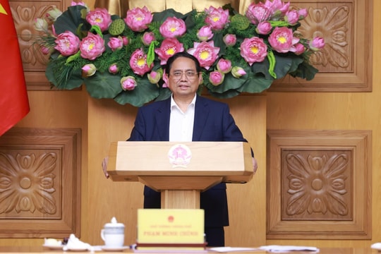 Thủ tướng chủ trì cuộc họp về các tài liệu của Tiểu ban Kinh tế-xã hội Đại hội XIV