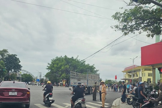 Người phụ nữ tử vong dưới gầm xe tải