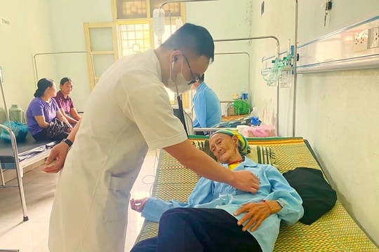 Ba người nhập viện vì ăn hoa chuông tại Thái Nguyên