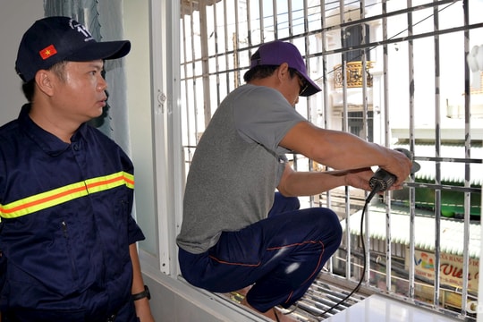 TP.HCM bắt đầu ra quân vận động người dân tháo dỡ ‘chuồng cọp’, mở lối thoát nạn thứ 2