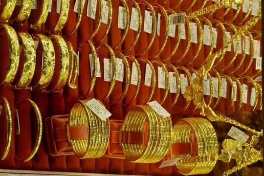 Giá vàng hôm nay 12/7: Vàng SJC lập kỷ lục mới