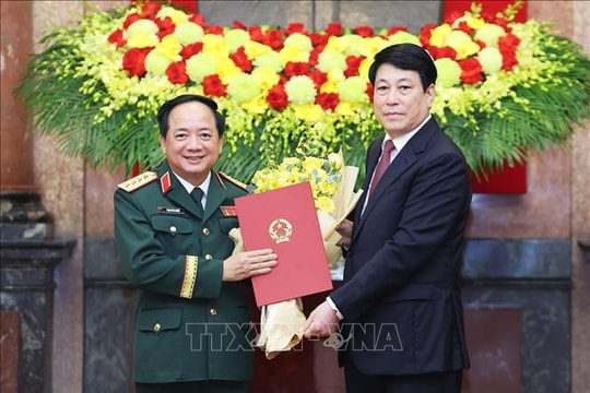 Chủ tịch nước Lương Cường trao quyết định thăng quân hàm, cấp bậc hàm cho sĩ quan cao cấp Quân đội và Công an