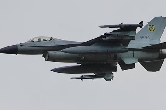 Mỹ cân nhắc viện trợ JASSM, F-16 Ukraine sắp như "hổ thêm cánh"