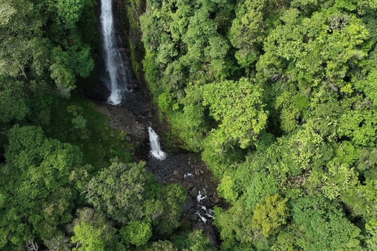 Phát hiện hai thác nước tuyệt đẹp, giàu tiềm năng phát triển du lịch