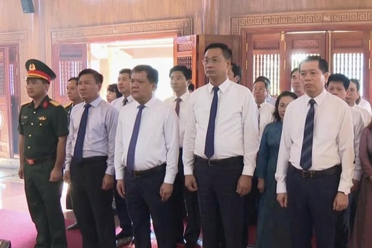 Quảng Trị: Trang trọng tổ chức lễ viếng Bác Hồ và các Anh hùng liệt sĩ