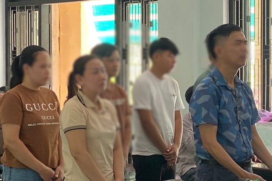 Nhóm bị cáo làm giả kính ô tô tại Huế hầu tòa