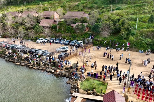 Măng Đen đột phá trong thương mại, dịch vụ và du lịch đặc trưng