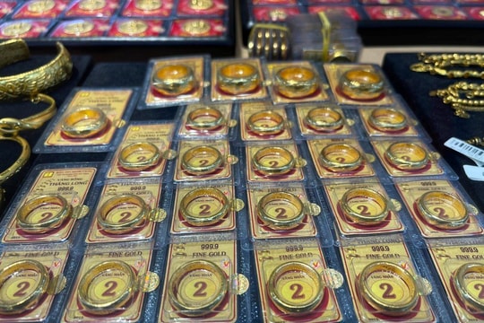 Giá vàng hôm nay 16/7: Duy trì trạng thái giằng co