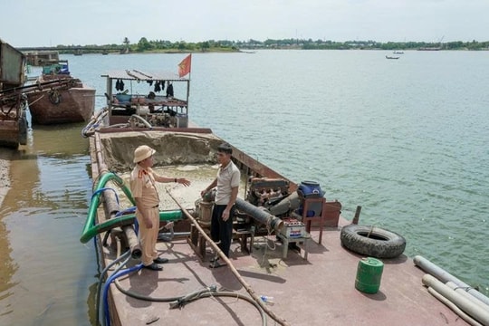 Liên tiếp phát hiện các vụ khai thác cát trái phép