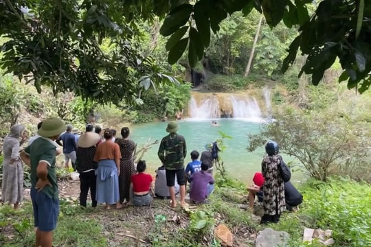 Bé trai 11 tuổi đuối nước khi ra thác chơi