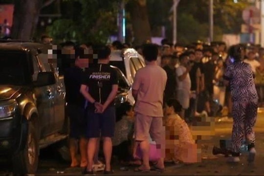 Xe tông liên hoàn ở Hà Nội