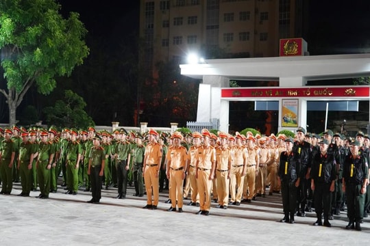 Công an Thanh Hóa ra quân tổng kiểm tra hành chính ban đêm, trấn áp tội phạm
