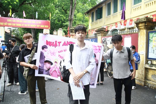 Tốt nghiệp THPT 2025: 9 thủ khoa đạt điểm tuyệt đối 30/30