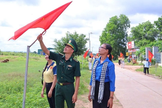 Đắk Lắk: Trao tặng 100 suất quà tặng các gia đình chính sách trên địa bàn biên giới