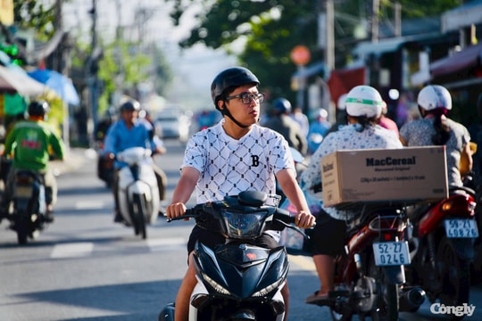 TP.HCM tính chuyện cấm xe xăng 2 bánh giao hàng