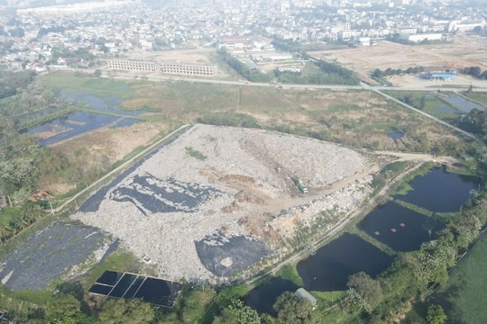 Nan giải xử lý bãi rác quá tải ở Sầm Sơn