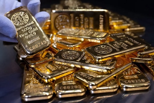 Giá vàng hôm nay 17/7: Mất mốc 121 triệu đồng/lượng