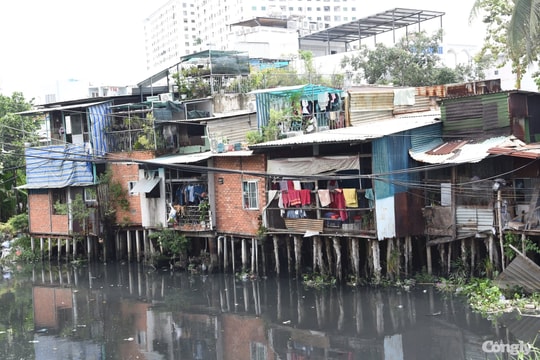 Đến năm 2030, TP.HCM hoàn thành việc di dời nhà ven kênh rạch