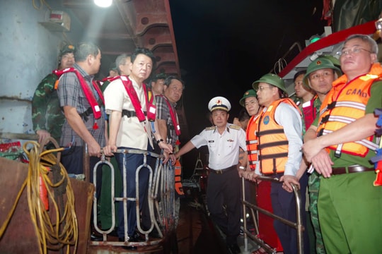 Quyết tâm cao nhất tìm kiếm nạn nhân, lai dắt tàu gặp nạn vào bờ ngay trong đêm