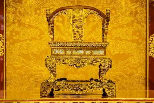 Phục chế ngai vua triều Nguyễn: Bộ Văn hóa yêu cầu giữ nguyên giá trị gốc