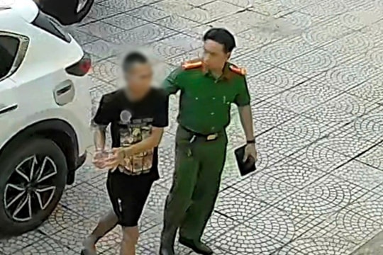 Rút dao đâm người vì mâu thuẫn trong việc xưng hô