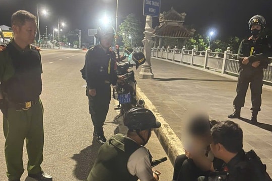 Cảnh sát cơ động Huế cứu kịp thời một nữ sinh định nhảy cầu