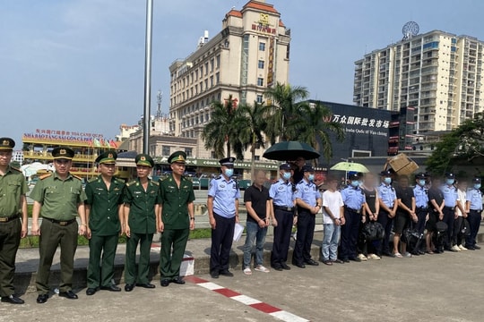 Trục xuất 12 người nước ngoài nhập cảnh trái phép