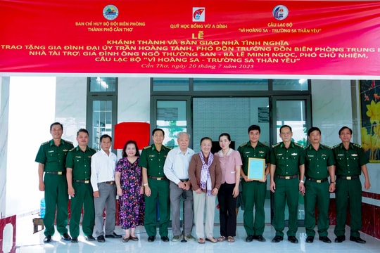 Bàn giao nhà tình nghĩa cho quân nhân có hoàn cảnh khó khăn