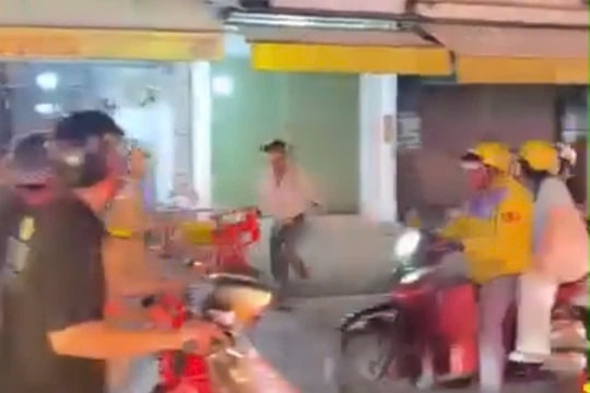 Hung hãn tấn công CSGT khi bị kiểm tra nồng độ cồn