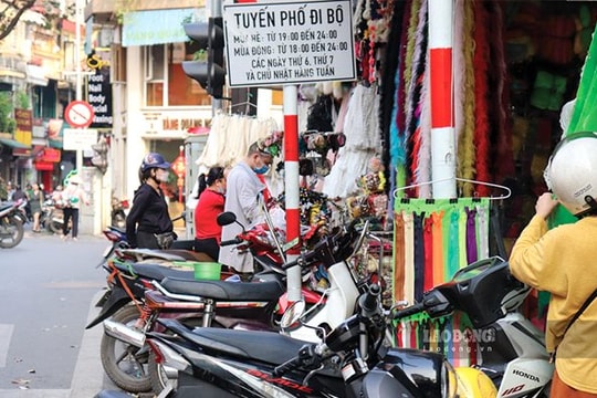 Hành vi chiếm dụng vỉa hè là biểu hiện v ăn hóa công cộng và ý thức pháp luật kém