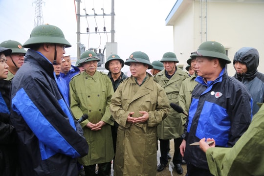 Phó Thủ tướng Trần Hồng Hà kiểm tra công tác ứng phó bão số 3 tại Hưng Yên