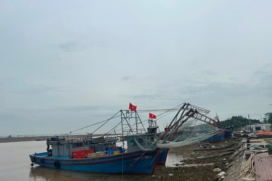 Thanh Hóa: Nhiều tài sản hư hỏng, nhà tốc mái, nguy cơ sạt lở cao do mưa bão