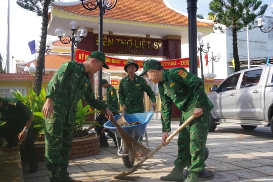 Thăm và tặng quà các gia đình chính sách, người có công nhân kỷ niệm 78 năm Ngày Thương binh - Liệt sĩ (27/7/1947 – 27/7/2025)