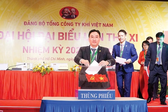 Khát vọng vươn mình từ những đại hội