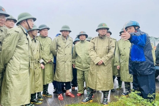 Phó Thủ tướng Chính phủ Trần Hồng Hà kiểm tra công tác ứng phó bão số 3 tại Thanh Hóa