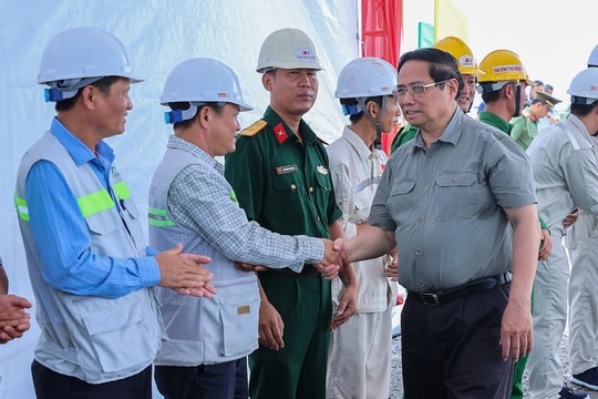 Thủ tướng kiểm tra, đôn đốc các dự án cao tốc tại Đồng bằng sông Cửu Long
