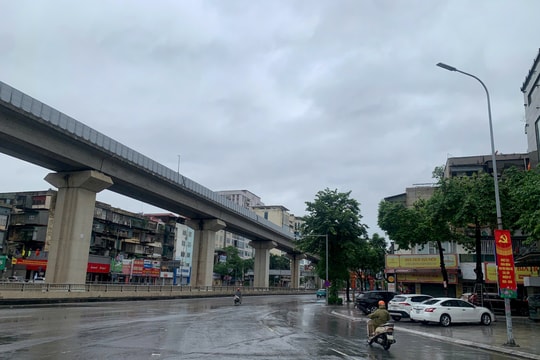 Hình ảnh Hà Nội khác lạ trong ngày bão Wipha đổ bộ