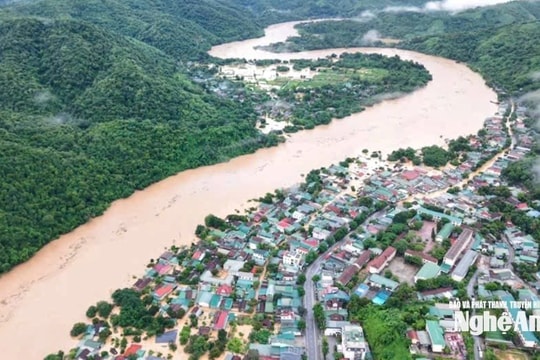 Nghệ An: Lũ lớn dâng cao lịch sử, nhiều hộ dân bị ngập sau hoàn lưu bão số 3