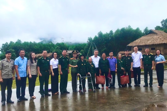 Khối Nội chính Quảng Ninh tri ân các Anh hùng liệt sĩ tại xã Hải Sơn