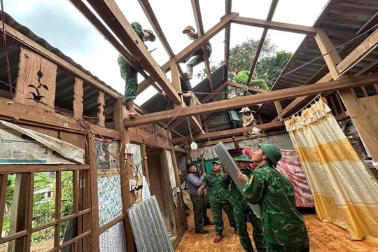 Đồn Biên phòng Cửa khẩu quốc tế La Lay khẩn trương hỗ trợ khắc phục hậu quả bão số 3