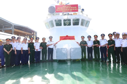 Cảnh sát biển Việt Nam gắn biển tàu tuần tra cao tốc CSB 4040