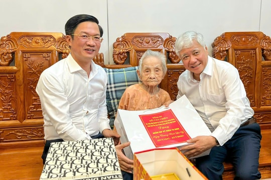 Chủ tịch Ủy ban Trung ương MTTQ Việt Nam tri ân người có công tại Hải Phòng