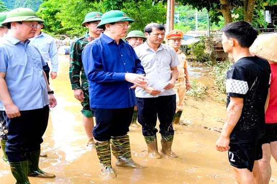 Phó Thủ tướng Mai Văn Chính trực tiếp kiểm tra, động viên người dân Nghệ An