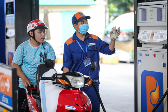 Giá xăng dầu ngày 24/7: Trong nước dự báo tăng giảm trái chiều