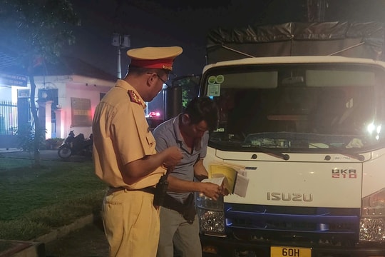 Xuyên đêm xử lý xe vi phạm tốc độ ở TP.HCM