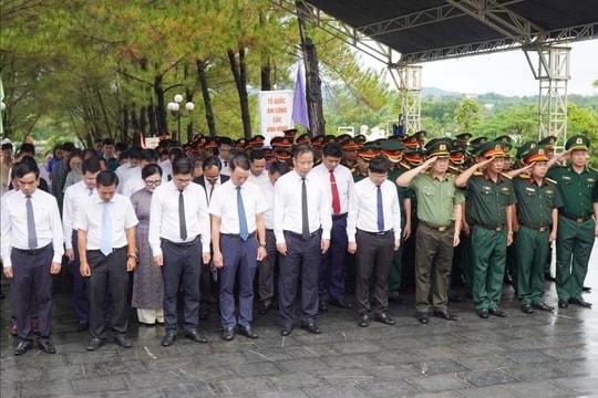 Lãnh đạo TP Huế dâng hương tưởng niệm các Anh hùng liệt sĩ